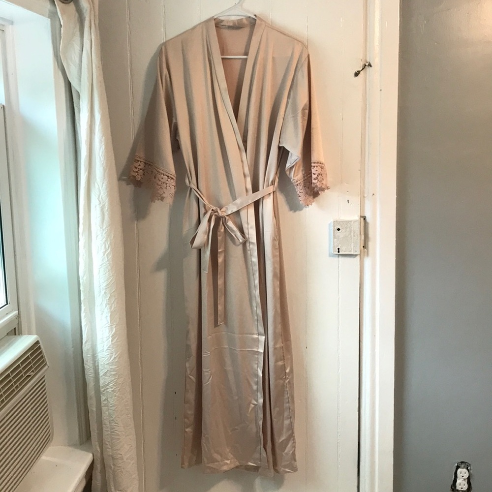 Silk-like pink robe - S